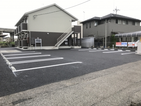 駐車場　駐車場に車を止められます