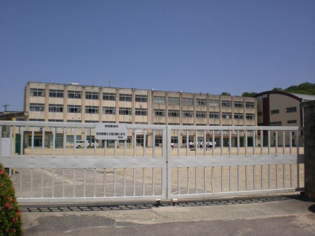 中学校　犬山市立城東中学校（中学校）まで1729m