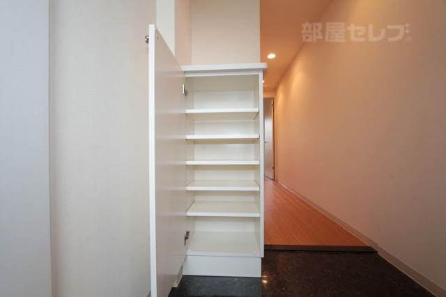玄関　玄関、シューズボックスもありますよ。