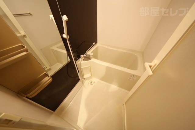 バス・シャワールーム　お風呂場、清潔感があります。