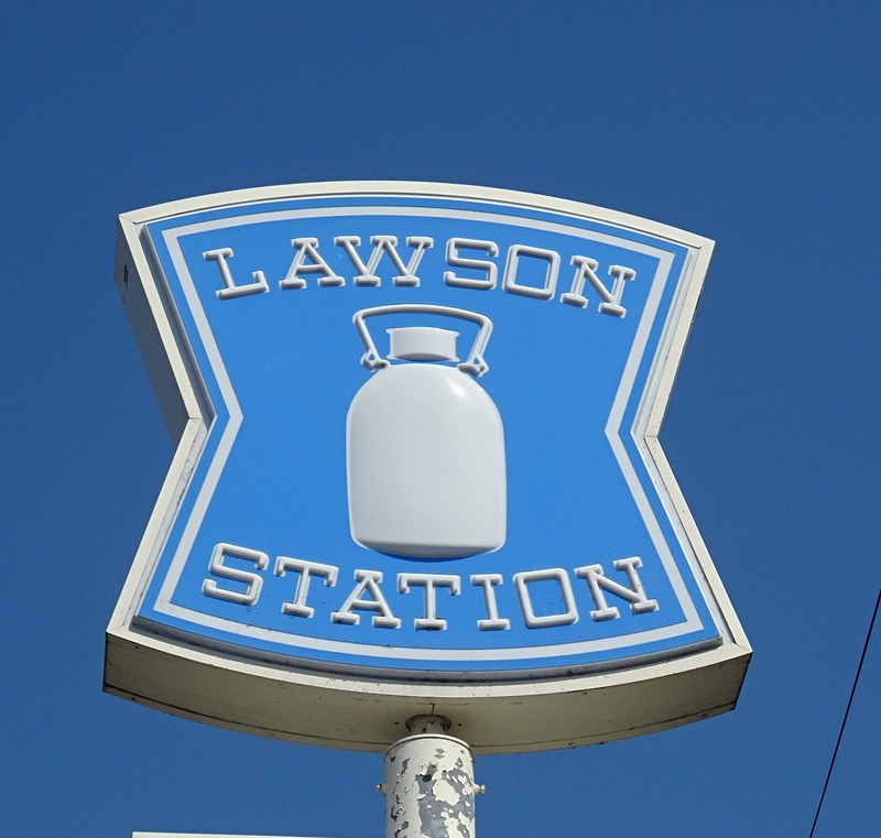 コンビニ　ローソン 新潟古町ルフル店（コンビニ）まで111m