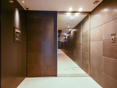 エントランス　落ち着いたエントランスです