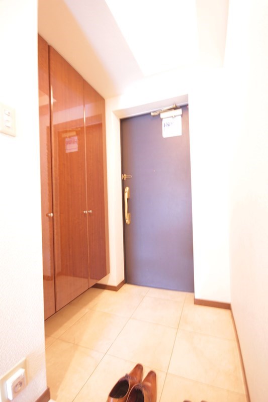 玄関　広々した玄関で収納も有りますよ