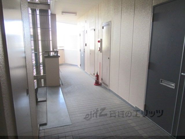 ロビー　通路
