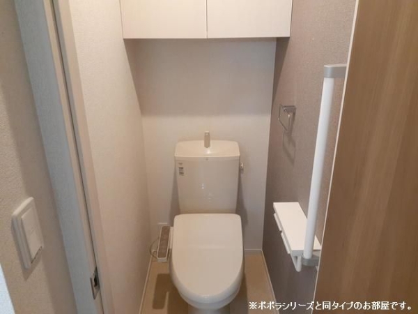 トイレ　※参考写真　同建築メーカー施工の同間取完成他物件のものです。