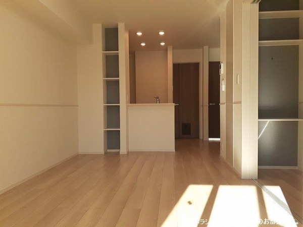 居室・リビング　※参考写真　同建築メーカー施工の同間取完成他物件のものです。