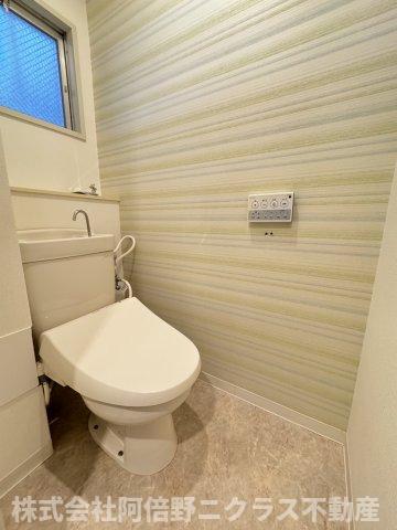トイレ　内装は別部屋の参考写真です。