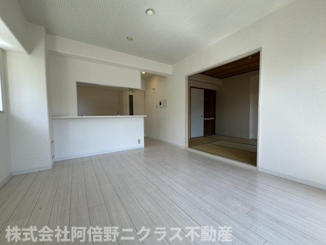 居室・リビング　内装は別部屋の参考写真です。