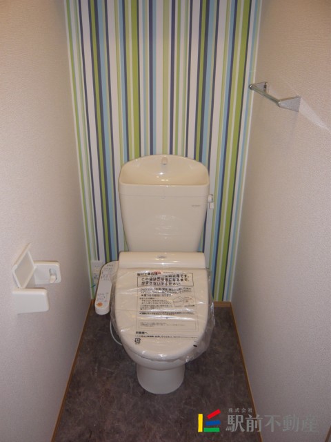 トイレ　おしゃれなアクセントクロス