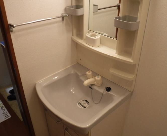 洗面設備　別部屋の写真を使用しております。