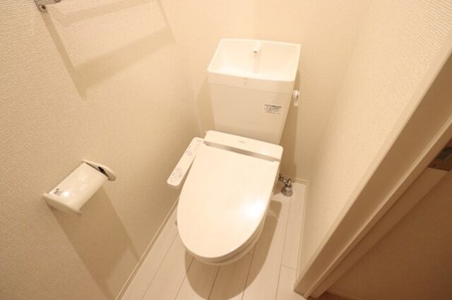 トイレ　温水洗浄暖房便座