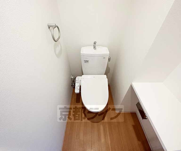 トイレ　ウォシュレットつき