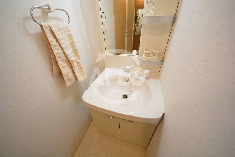 洗面設備　フレンシアノイエ内本町　洗面化粧台