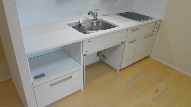 キッチン　座りながら作業が出きるキッチンです。IHコンロで火災予防に配