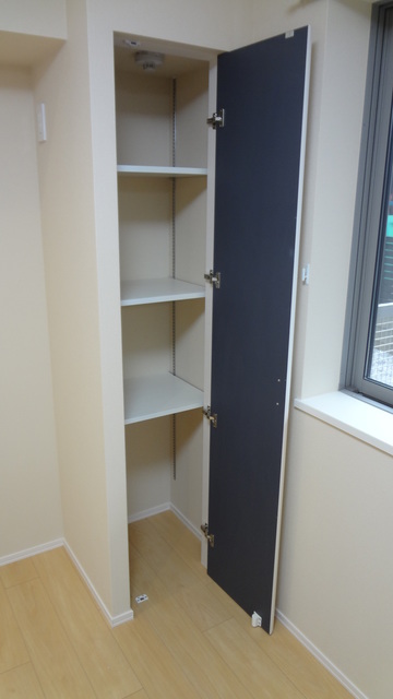 収納　高さ調節可能な多目的収納