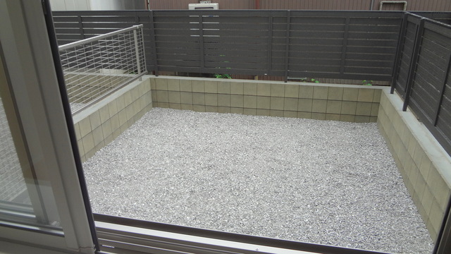 庭　プランター栽培も出来る専用庭