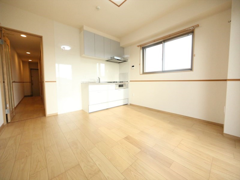 居室・リビング　ＬＤＫ10.1帖　システムキッチン　南面バルコニー