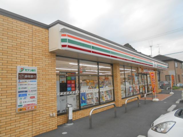 コンビニ　セブンイレブン（コンビニ）まで390m
