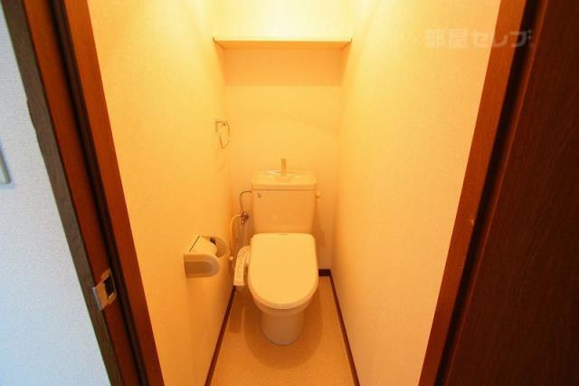 トイレ　温水洗浄便座付きのお手洗い。