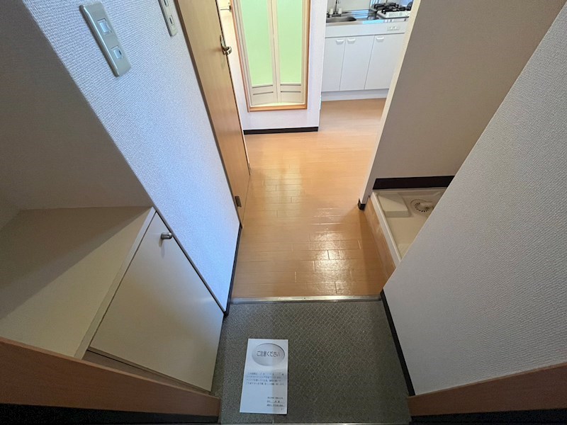 玄関　※601号室のお写真となります。