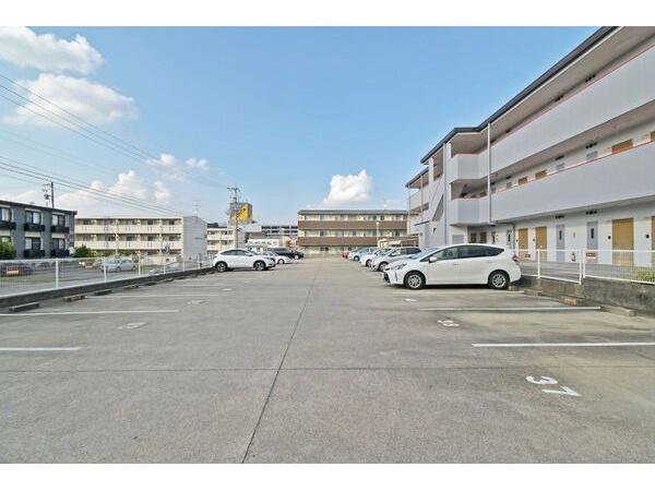 駐車場　駐車場