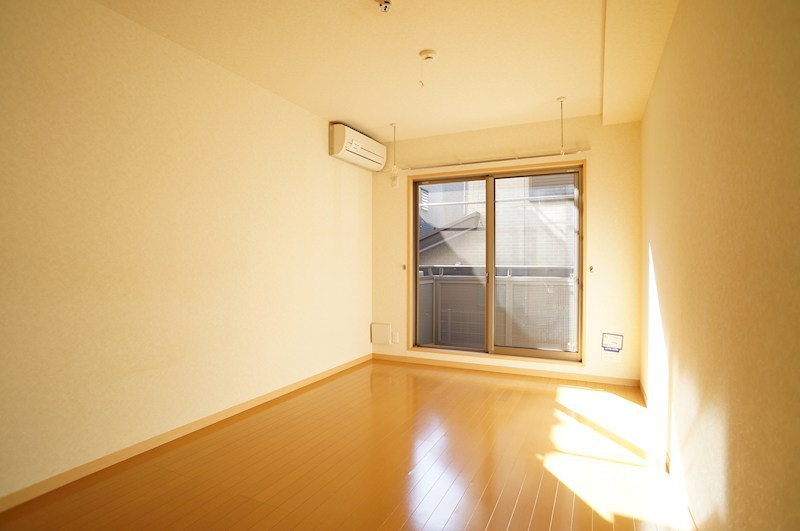 その他部屋・スペース　光が差し込む明るいお部屋です。