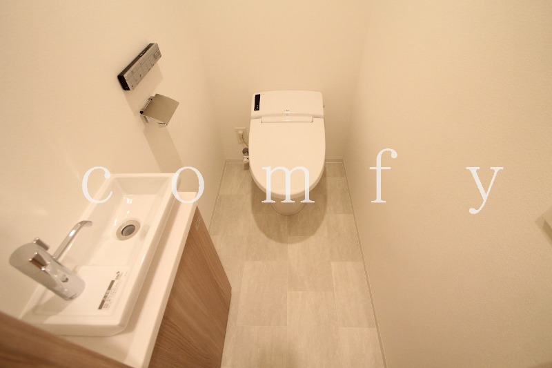 トイレ　タンクレストイレ　洗面台付き