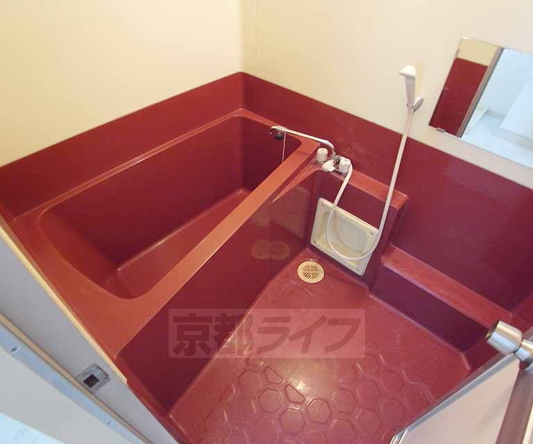 バス・シャワールーム　斬新なデザインのお風呂です！