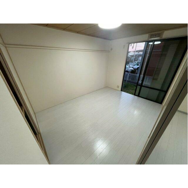 その他部屋・スペース　洋室6帖、照明付き