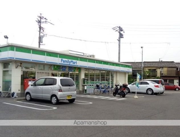 コンビニ　ファミリーマート（コンビニ）まで610m
