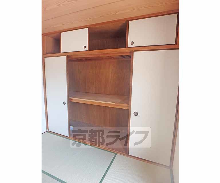 収納　広々とした収納です。