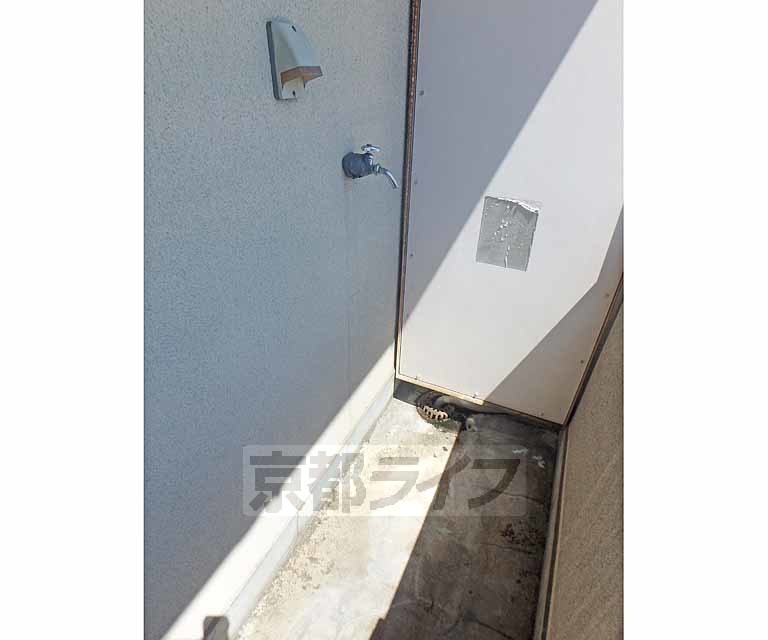 その他設備　ベランダ洗濯機スペースです。