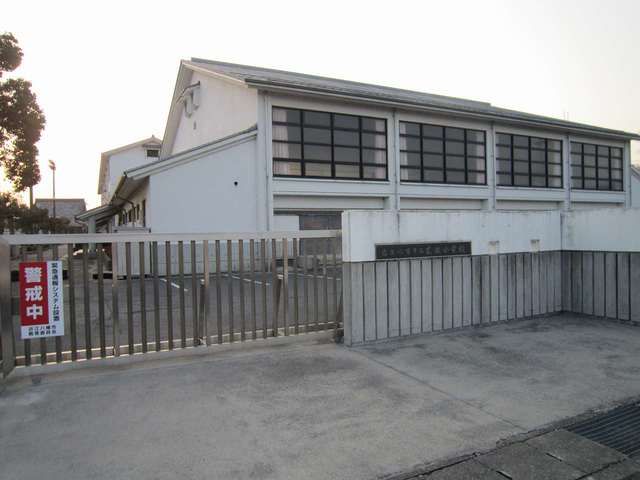 小学校　近江八幡市立武佐小学校（小学校）まで530m