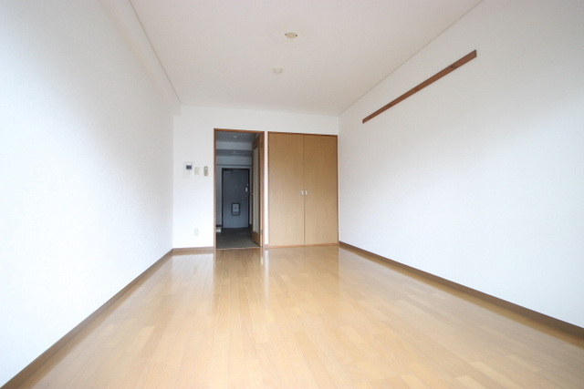 居室・リビング　※同建物・別号室の写真です