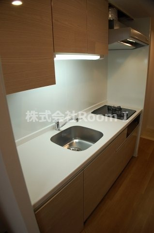 キッチン　きれいなキッチンです 反転