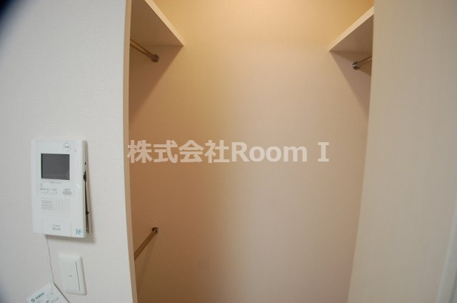 収納　十分な収納スペースがあります 反転