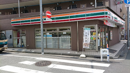 コンビニ　セブン－イレブン大田区蒲田本町２丁目店（コンビニ）まで296m