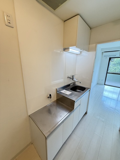 キッチン　別部屋参考写真です