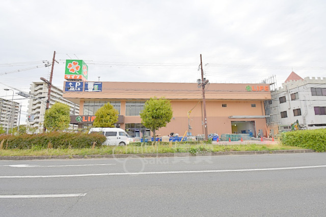 スーパー　ライフ　西淡路店（スーパー）まで657m