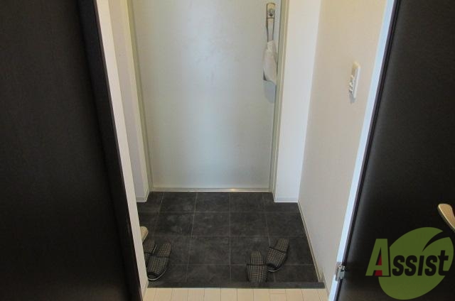 玄関　玄関にはシューズボックスもついてるので、玄関周り片付きますね