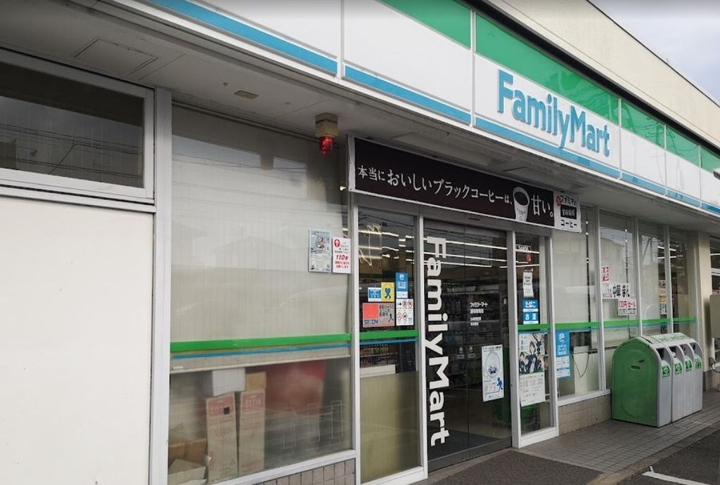 コンビニ　ファミリーマート浦和駒場店（コンビニ）まで390m