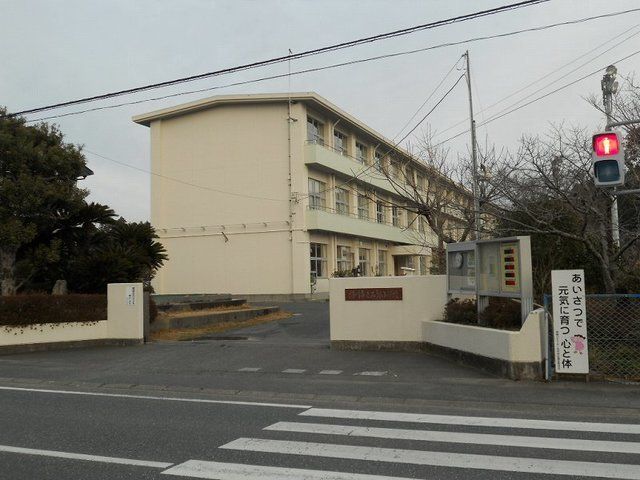 小学校　掛川市立西郷小学校（小学校）まで650m