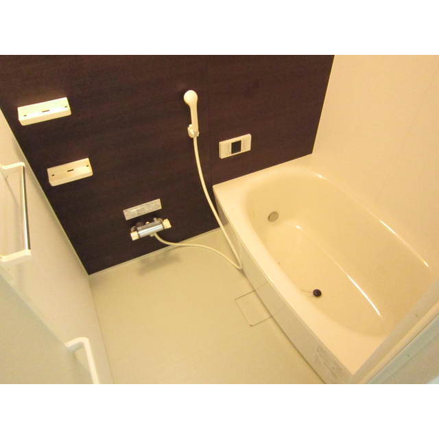 バス・シャワールーム　追い炊き機能付きの浴室です。