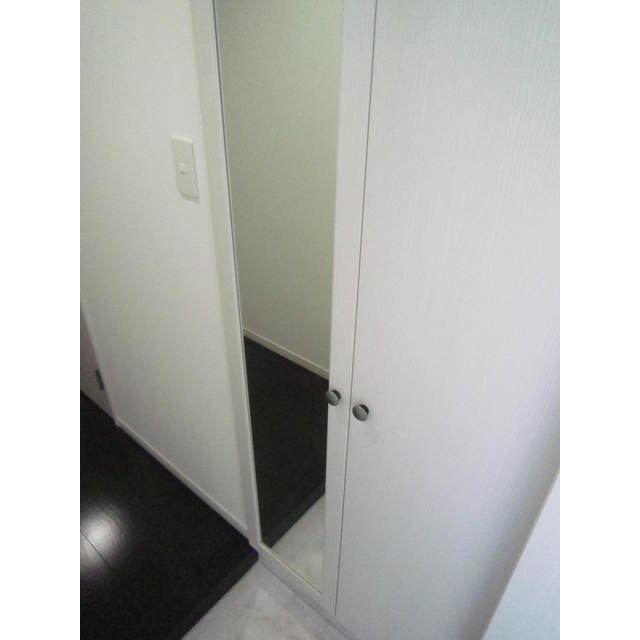 玄関　姿見付きシューズBOX