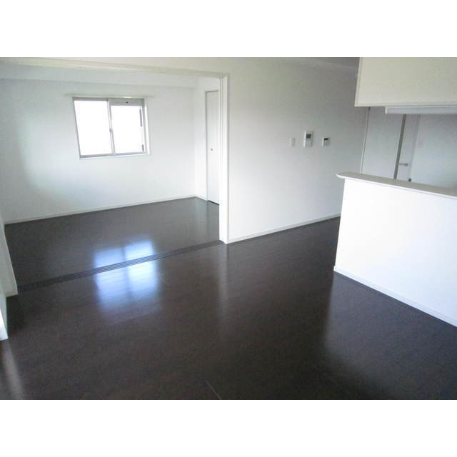 居室・リビング　南向きの広々としたリビング♪