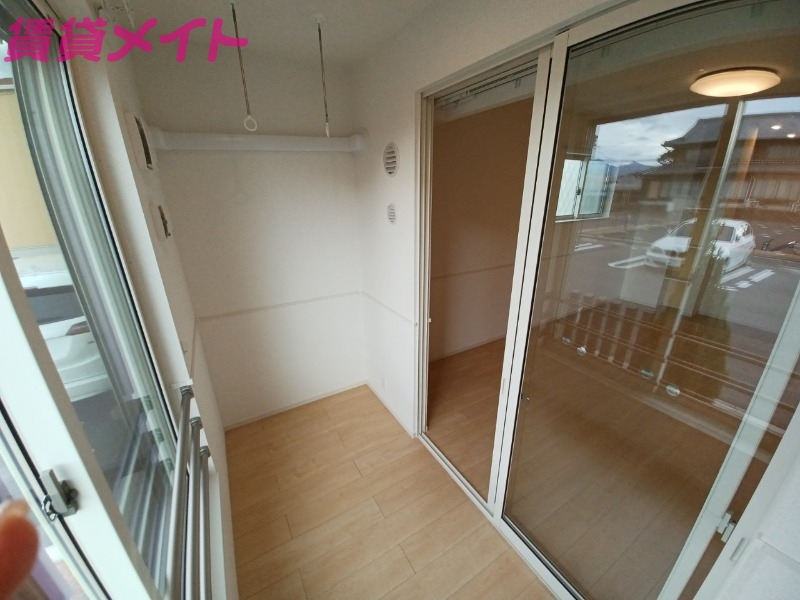 バルコニー　同物件別室反転タイプ画像