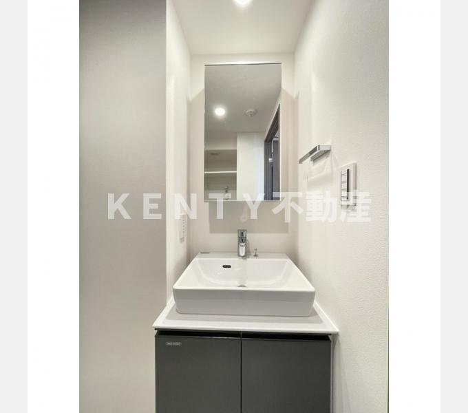 洗面設備　明るい洗面所です