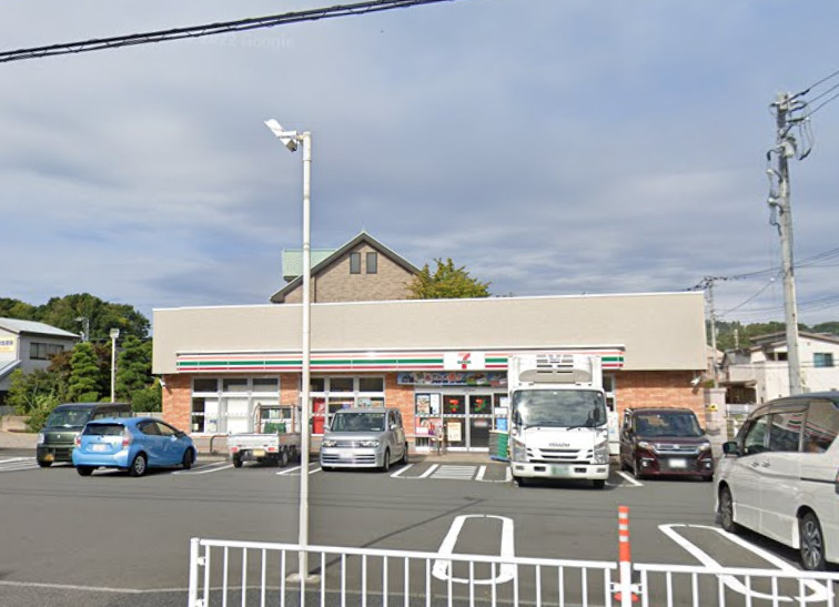 コンビニ　セブンイレブン（コンビニ）まで461m