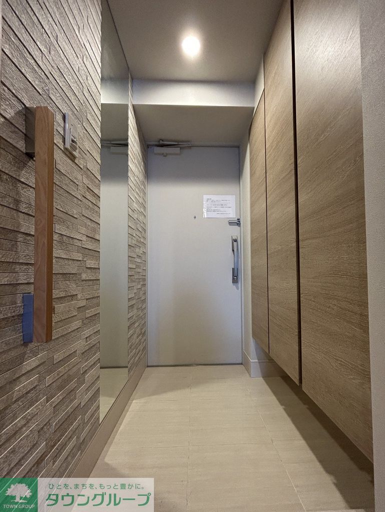 玄関　手摺・姿見付き玄関※クリーニング前