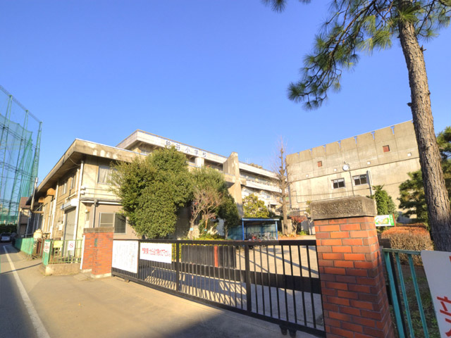 小学校　さいたま市立鈴谷小学校（小学校）まで727m